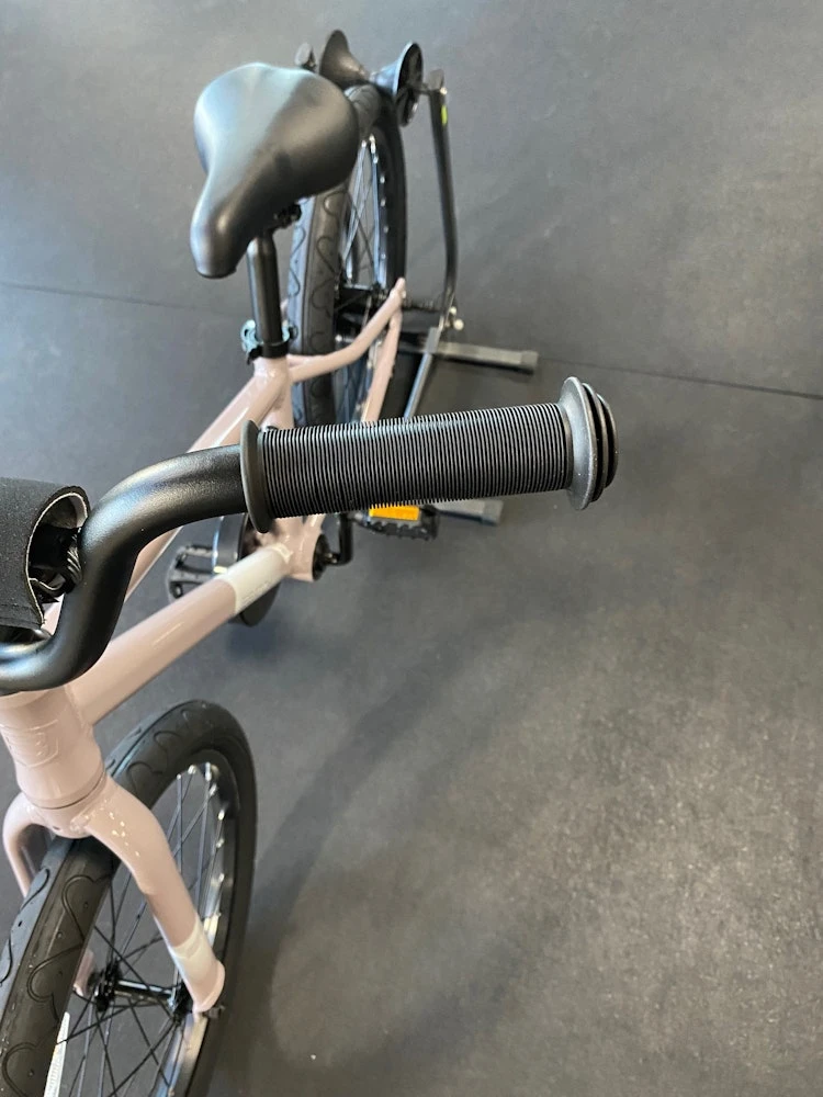 Batch Bicycles Batch 20" Kids Bicycle Vapor Grey 2022 4 Batch Bicycles Batch 20" Kids Bicycle Vapor Grey 2022 - Image 4