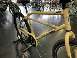 Retrospec Sully Klunker-Style Single-Speed Bike - Desert Sand 2022 -Bicycle Specialty Store KE8L7V9eMb5xjxUQWScCNHUfc