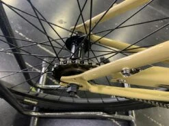 Retrospec Sully Klunker-Style Single-Speed Bike - Desert Sand 2022 -Bicycle Specialty Store Oeg37 YYeeS5q5zIKPgRigOIA