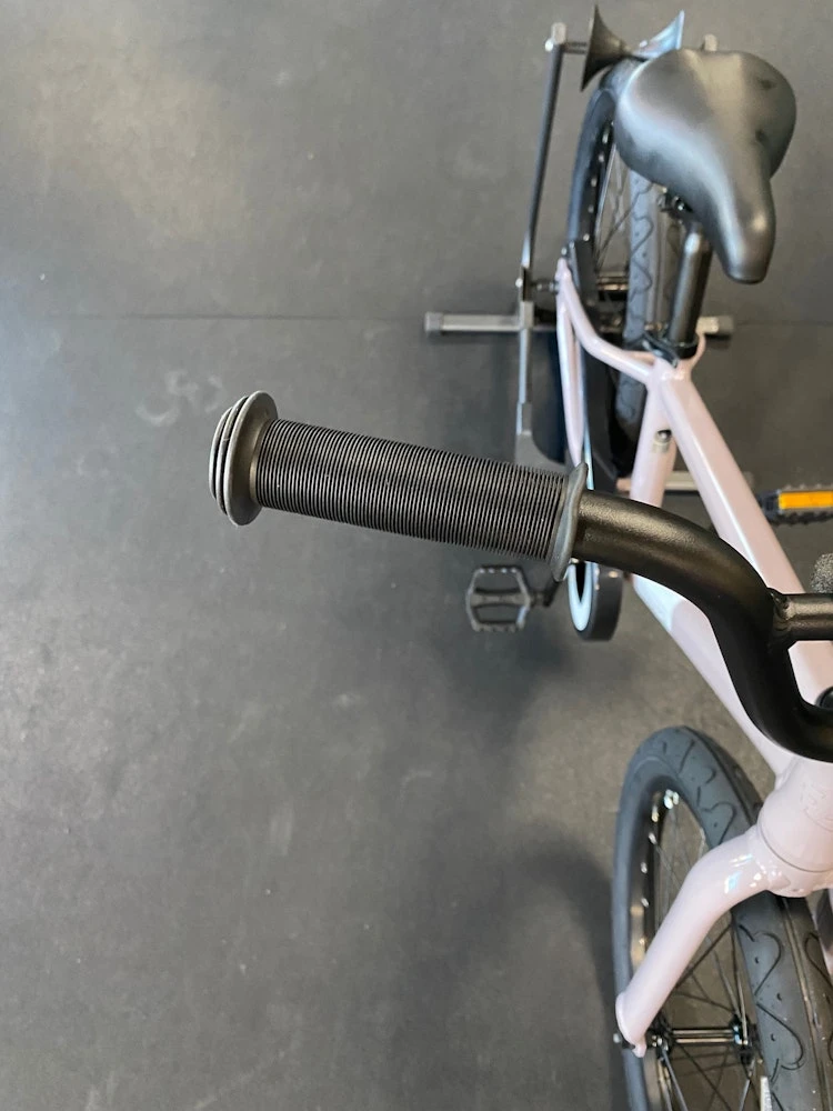 Batch Bicycles Batch 20" Kids Bicycle Vapor Grey 2022 3 Batch Bicycles Batch 20" Kids Bicycle Vapor Grey 2022 - Image 3