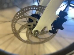 Serfas Dash E-Bike 500W Step Over White -Bicycle Specialty Store hQhzXm4R78ur82lwhZlksBsrw