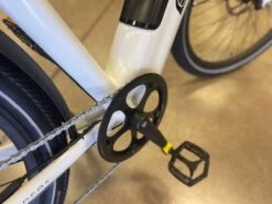 Serfas Dash E-Bike 500W Step Over White -Bicycle Specialty Store ndMIIDgiywkQaXnMjO6jJggA